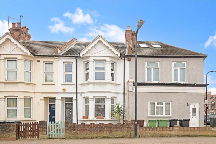 2 Bedroom Flat To Rent In Havant Road, Walthamstow, London, E17