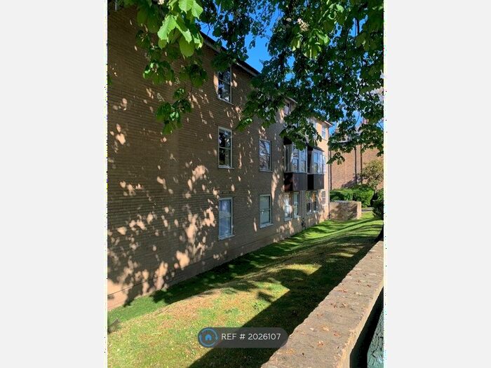 2 Bedroom Flat To Rent In Upton Court, London, SE22