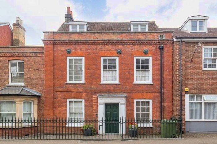 2 Bedroom Flat To Rent In Thames Street, Sunbury-On-Thames TW16