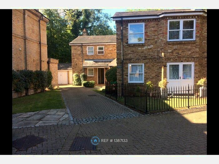 1 Bedroom Flat To Rent In Knowle House, Hoddesdon, EN11