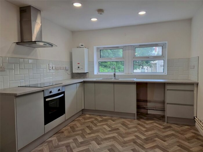 1 Bedroom Flat To Rent In Second Avenue, Nottingham, Nottinghamshire, NG7