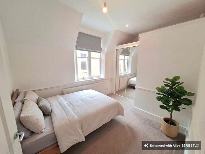 1 Bedroom Flat To Rent In Amelia House, Cavendish Crescent South, NG7
