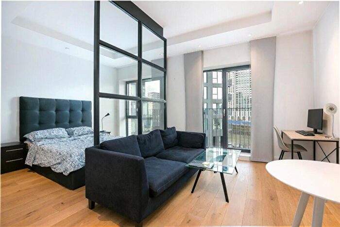 Apartment For Sale In Grantham House, Botanic Square, City Island, E14