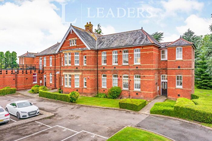 2 Bedroom Flat To Rent In St. Leonards, Oak Tree Way, Horsham, RH13