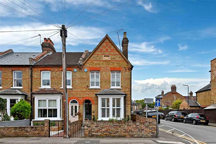 3 Bedroom End Of Terrace House For Sale In Bolton Road, Windsor, Berkshire, SL4