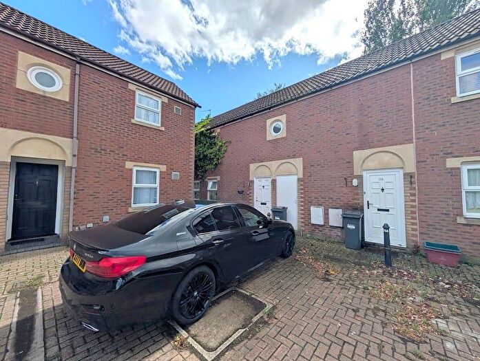 1 Bedroom Maisonette For Sale In Kilross Road, Feltham, TW14