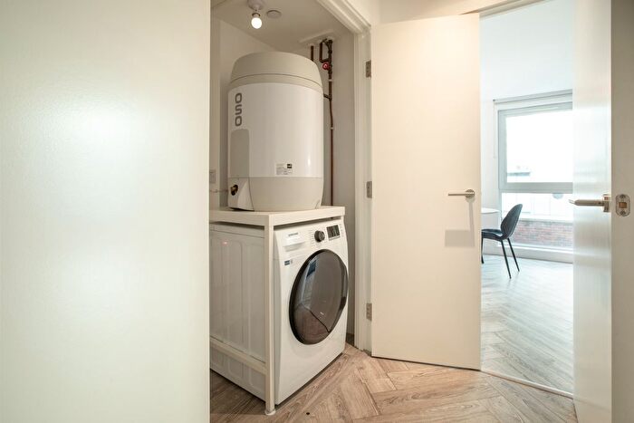 2 Bedroom Flat To Rent In Bankside Boulevard, Cortland At Colliers Yard, Salford, M3