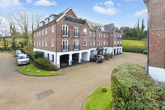 2 Bedroom Apartment For Sale In Sells Close, Guildford, Surrey, GU1