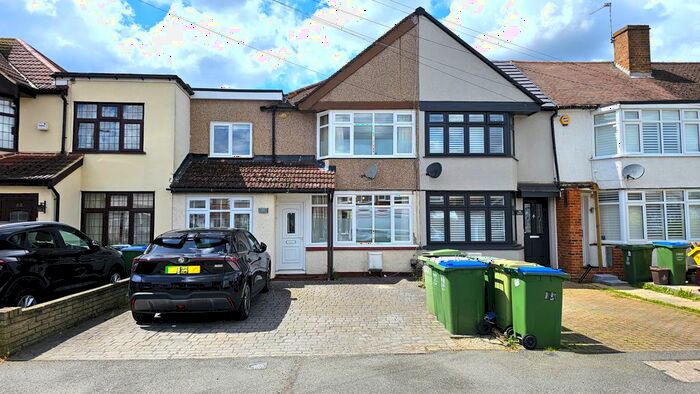 4 Bedroom Flat To Rent In Ramillies Road, Sidcup, Kent, DA15