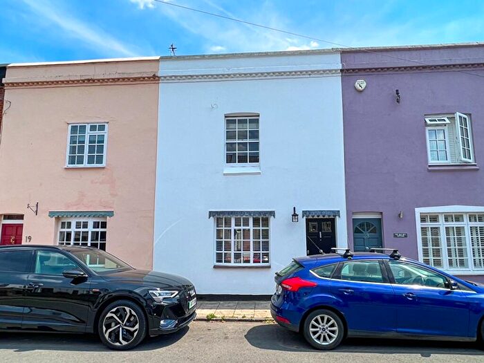 2 Bedroom Cottage For Sale In Bell Road, East Molesey, KT8