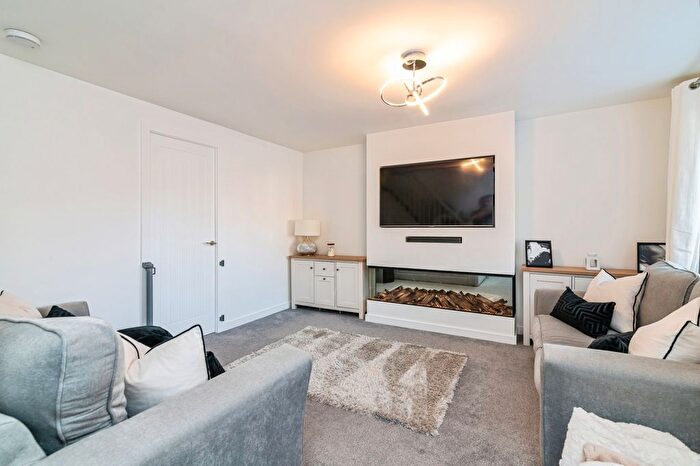 3 Bedroom Semi-detached House For Sale In Deer Park Drive, Arnold, Nottingham, Nottinghamshire, NG5