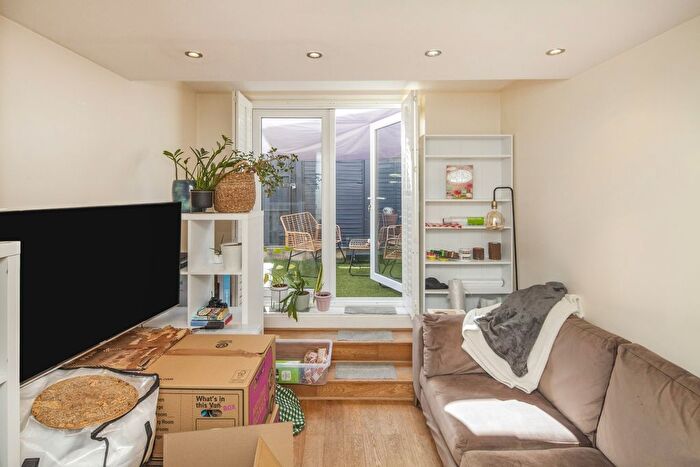 2 Bedroom Flat To Rent In Wastdale Road, London, SE23