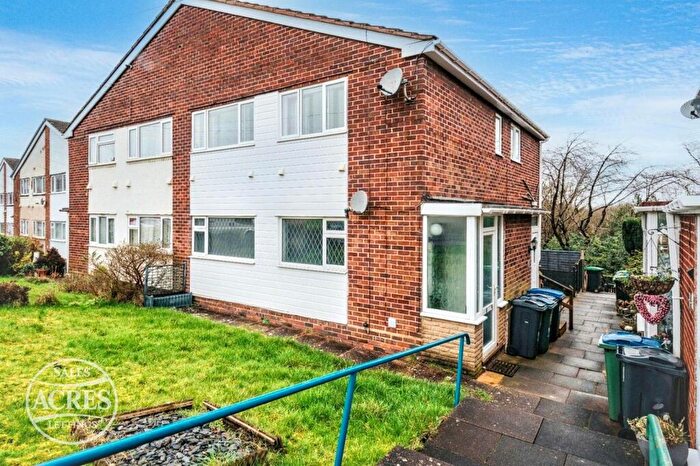 2 Bedroom Maisonette For Sale In Hillcrest Road, Great Barr, Birmingham, B43