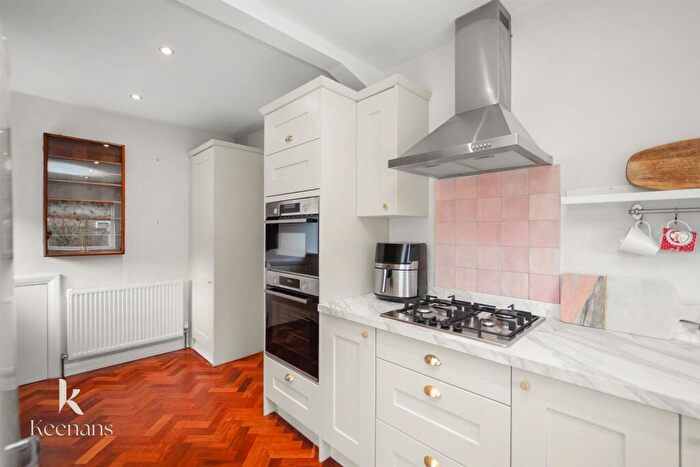 3 Bedroom Semi Detached House For Sale In Collingwood Drive, Swinton, Manchester, M27