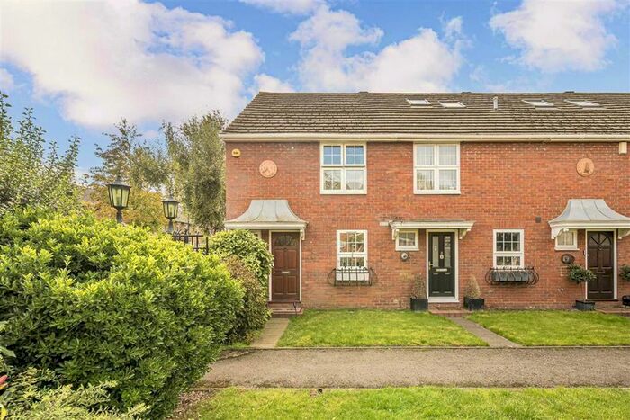 2 Bedroom Property To Rent In Temple Road, Kew, Richmond, TW9