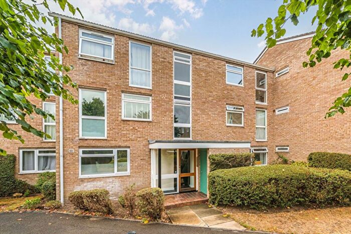1 Bedroom Flat For Sale In Harrowdene Gardens, Teddington, TW11