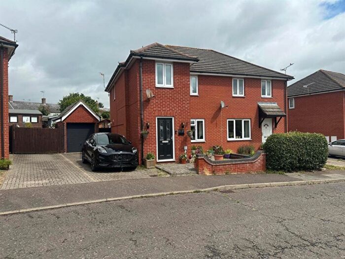 3 Bedroom Semi-Detached House For Sale In Combs Wood Drive, Stowmarket, IP14