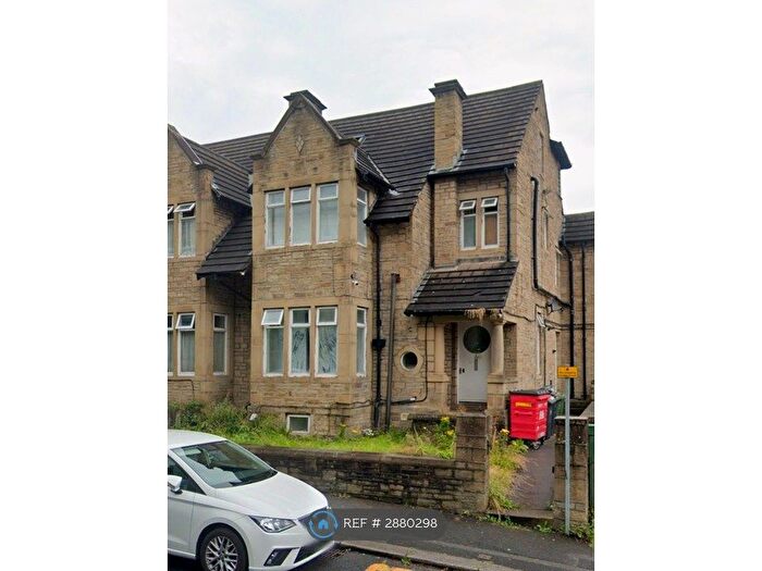 Studio To Rent In Wheathouse Road, Huddersfield, HD2