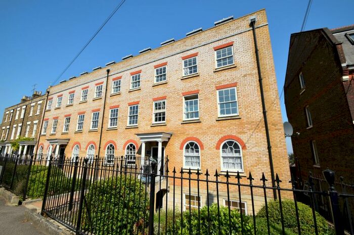 2 Bedroom Apartment To Rent In New Road, Rochester, Kent, ME1