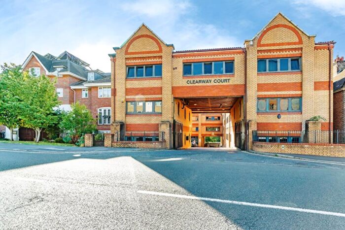 2 Bedroom Flat For Sale In Croydon Road, Caterham, Surrey, CR3
