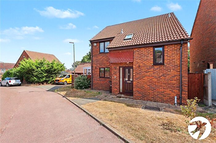 3 Bedroom Detached House For Sale In Bulrush Close, Chatham, Kent, ME5