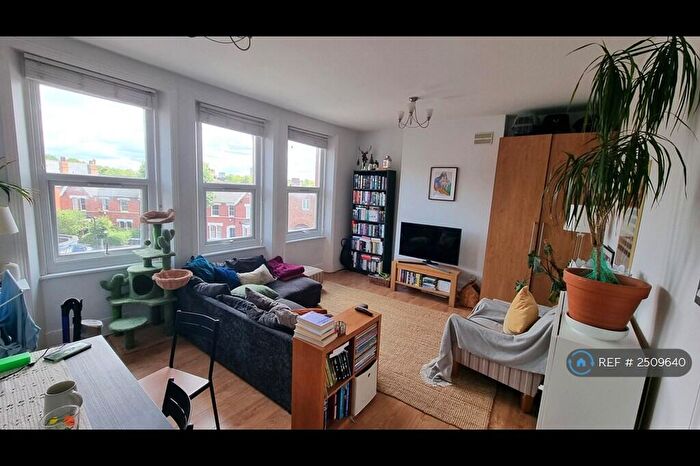 2 Bedroom Maisonette To Rent In Ferme Park Road, London, N4