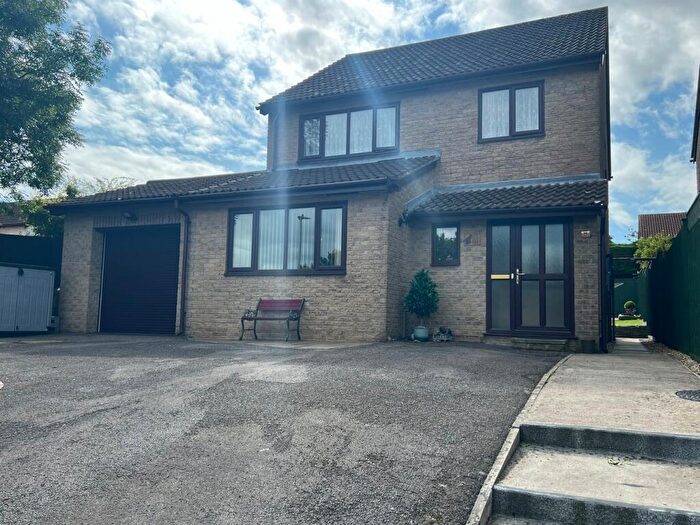 4 Bedroom Detached House For Sale In Naisholt Road, Shepton Mallet, BA4