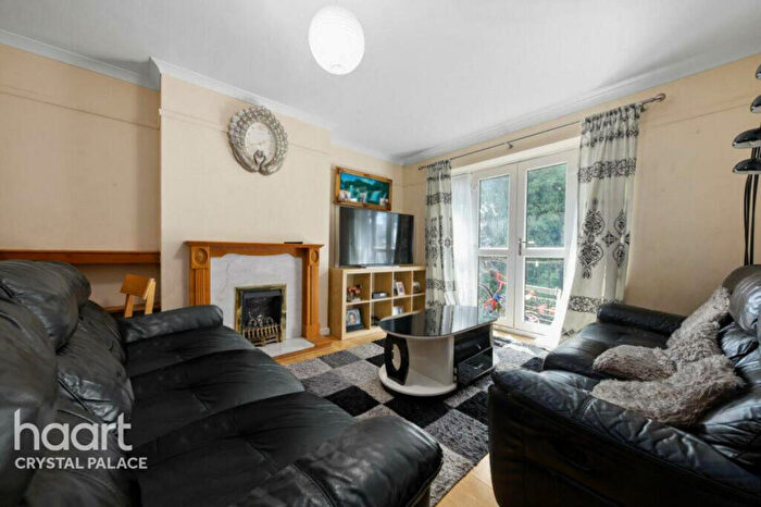 2 Bedroom Flat For Sale In Charters Close, London, SE19