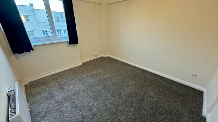 2 Bedroom Apartment To Rent In Broadway West, Leigh-on-Sea, SS9