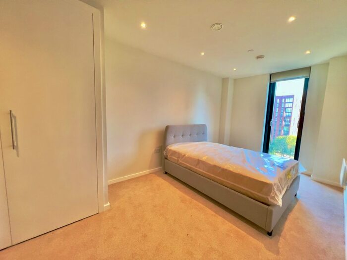3 Bedroom Flat To Rent In The Stile, Aspin Lane, Manchester, M4