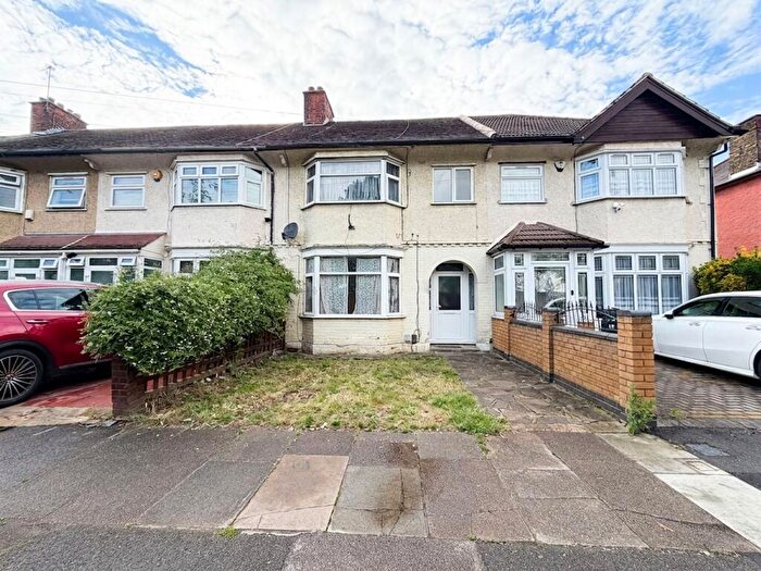 4 Bedroom Terraced House To Rent In Springfield Drive, Ilford, IG2
