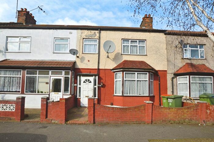 3 Bedroom Terraced House For Sale In Caulfield Road, London, E6