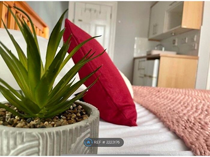 Studio To Rent In Halesowen Road, Netherton, Dudley, DY2