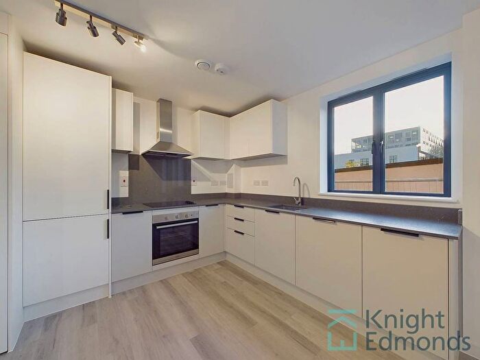 2 Bedroom Flat To Rent In Gabriels Hill, Maidstone, ME15
