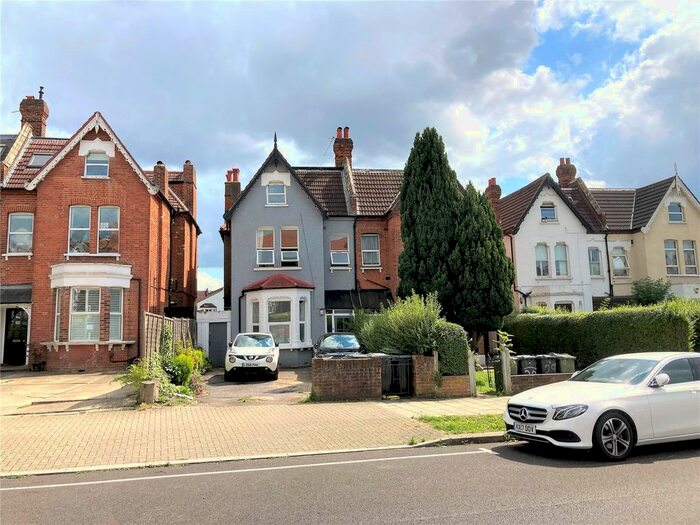 1 Bedroom Flat To Rent In Baldry Gardens, London, SW16