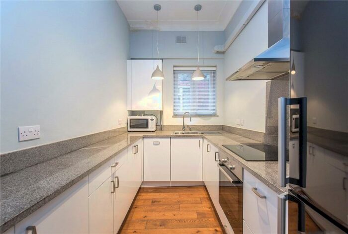 2 Bedroom Apartment To Rent In Queens Avenue, London, N10