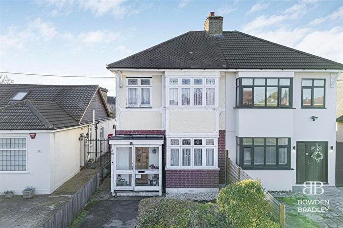 3 Bedroom Semi Detached House For Sale In Stanley Road North, Rainham, RM13