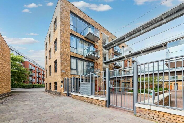 2 Bedroom Flat To Rent In Porteus Place, London, SW4