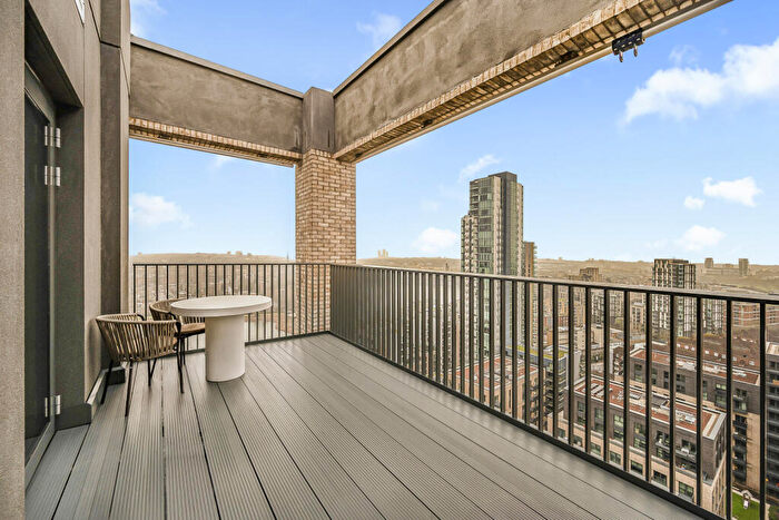 2 Bedroom Penthouse For Sale In Goodchild Road, London, N4