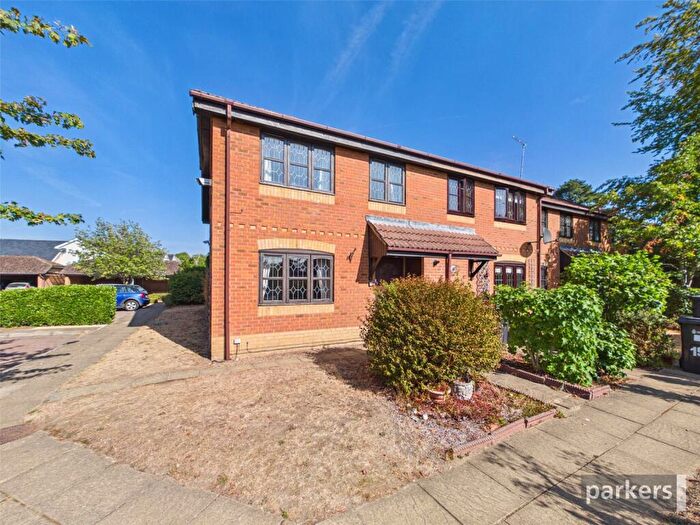 2 Bedroom End Of Terrace House For Sale In Thornbury Green, Twyford, Reading, Berkshire, RG10