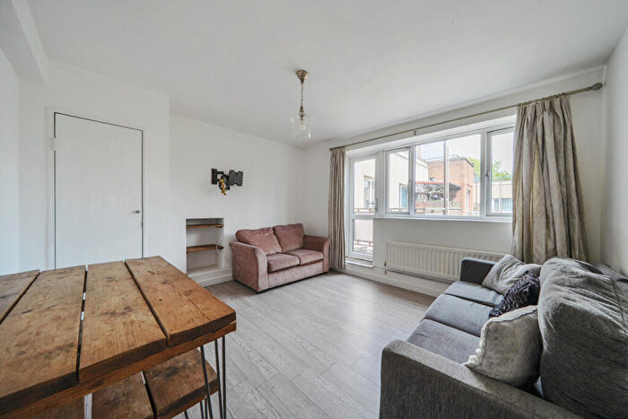 3 Bedroom Flat For Sale In Heaton Road, London, SE15