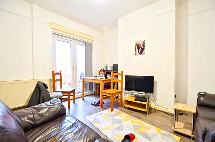 5 Bedroom House To Rent In Milner Road, Selly Oak, Birmingham, B29