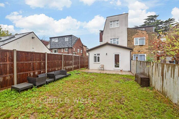 2 Bedroom Flat For Sale In Ancaster Road, Beckenham, Kent, BR3