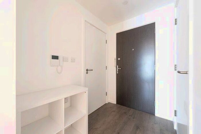 Studio To Rent In Juniper Drive, London, SW18