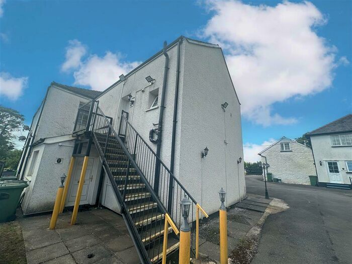 2 Bedroom Flat To Rent In Penycoedcae Road, Penycoedcae, Pontypridd, CF37