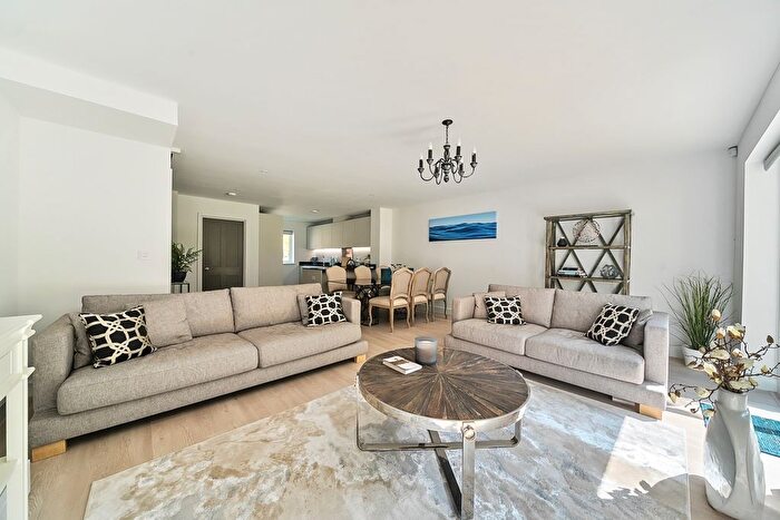 3 Bedroom Terraced House To Rent In Monkbaron, Swindon, SN4