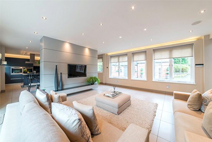 5 Bedroom Detached House To Rent In Green Lane, Cobham, Surrey, KT11