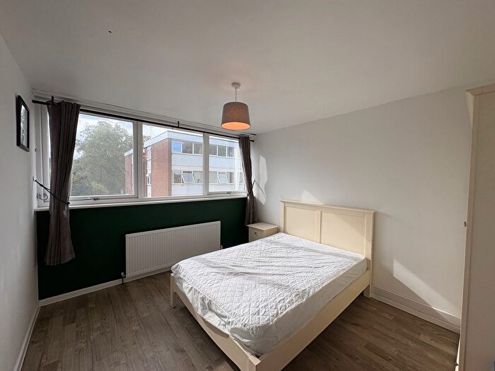 2 Bedroom Flat To Rent In Abbey Court, Coventry, CV3