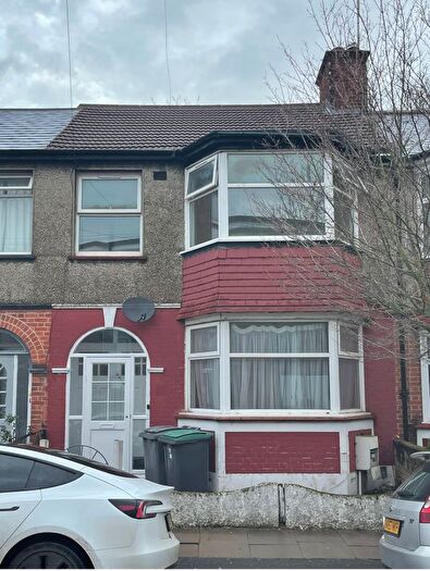3 Bedroom Terraced House To Rent In Oakdale Road, London, N4