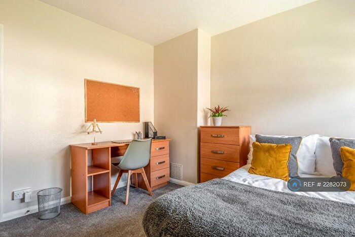 5 Bedroom Semi-Detached House To Rent In Hillside, Brighton, BN2